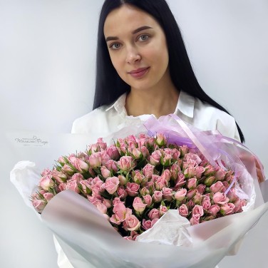 Букет 51 кустовых розовых роз