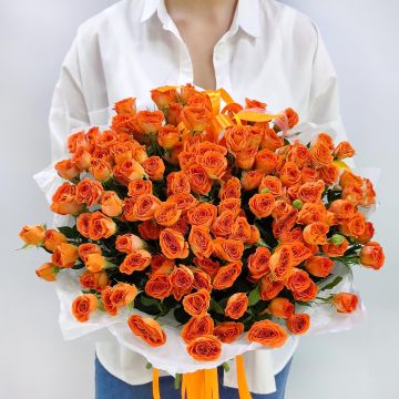 Букет 25 кустовых оранжевых роз