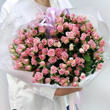 Букет 25 кустовых розовых роз