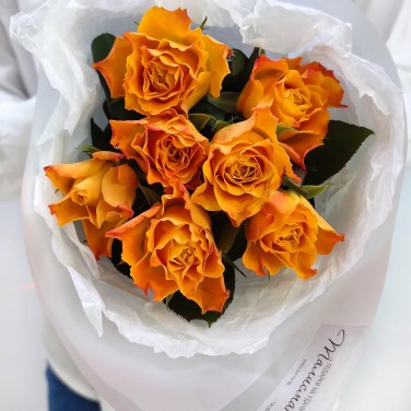 Рыжее солнце -7 роз в монобукете