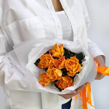 Рыжее солнце -7 роз в монобукете