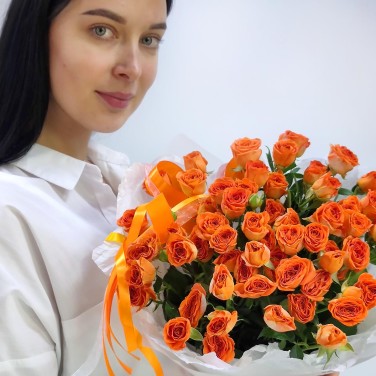 Букет 11 кустовых оранжевых роз