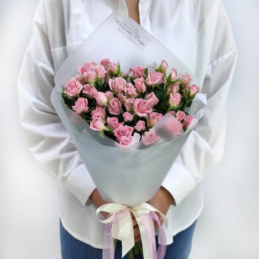 Букет 9 кустовых розовых роз