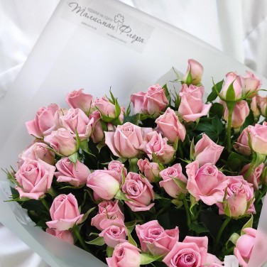 Букет 9 кустовых розовых роз