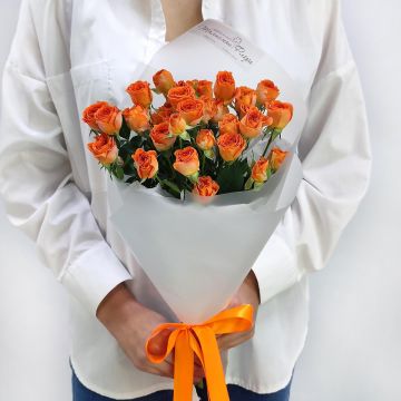 Букет 7 кустовых оранжевых роз