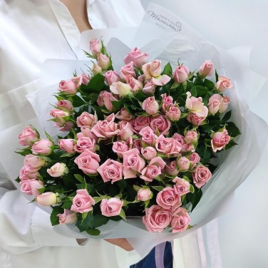 Букет 11 кустовых розовых роз