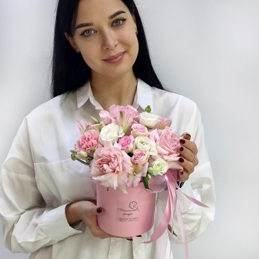 Розовая мечта пионовидные розы в коробочке