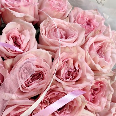 25 ароматных розовых роз в букете