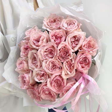 25 ароматных розовых роз в букете