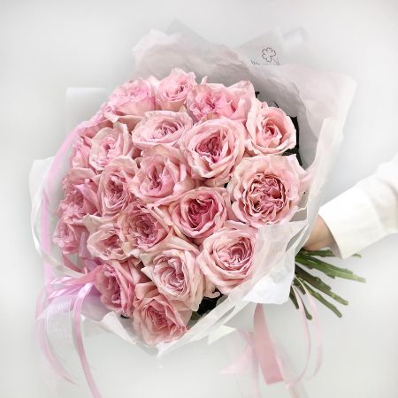 25 ароматных розовых роз в букете
