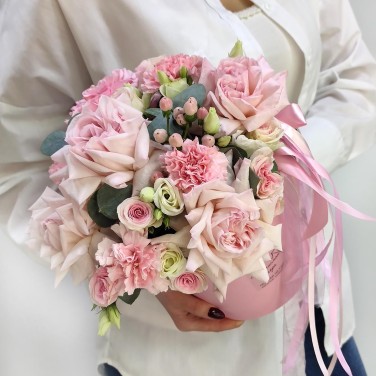 Милой и нежной - букет в шляпной коробке