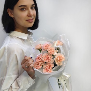 Кремовая гвоздика 9