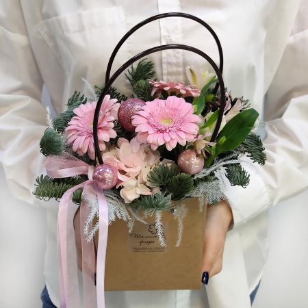 Зимняя сумочка с розовыми герберами