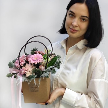 Зимняя сумочка с розовыми герберами