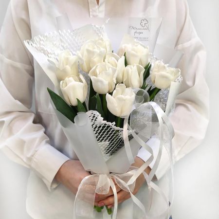 Нежность белых тюльпанов 15