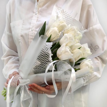 Нежность белых тюльпанов 15