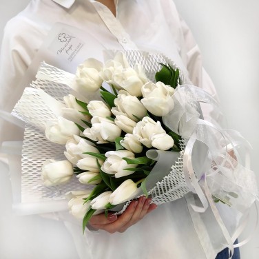 Нежность белых тюльпанов 25