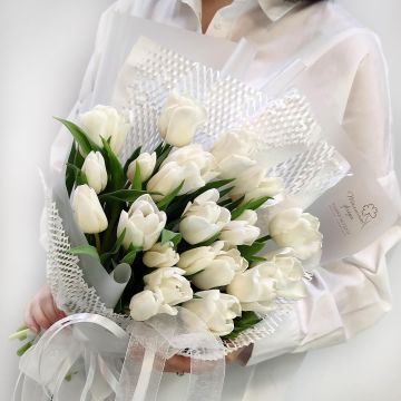 Нежность белых тюльпанов 25