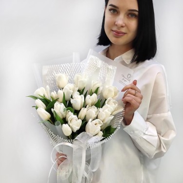Нежность белых тюльпанов 25