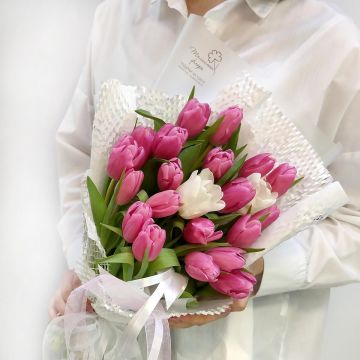 Розовые и белые тюльпаны 25