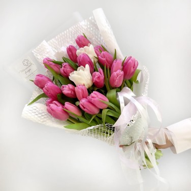 Розовые и белые тюльпаны 25