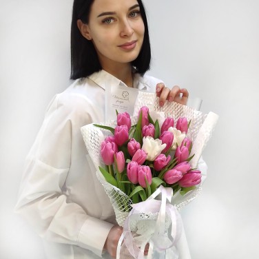Розовые и белые тюльпаны 25