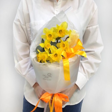 Букет нарциссов 9