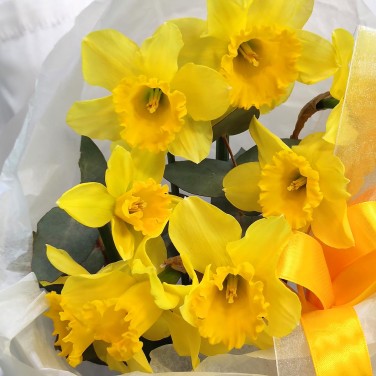 Букет нарциссов 9