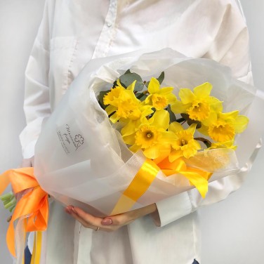 Букет нарциссов 9