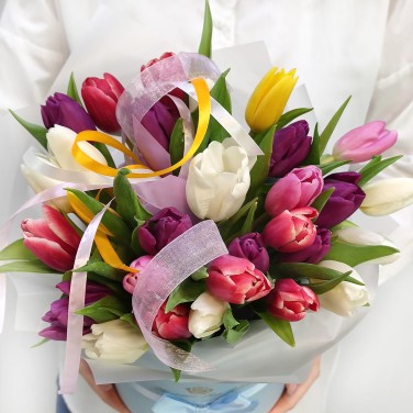 31 разноцветный тюльпан в коробке