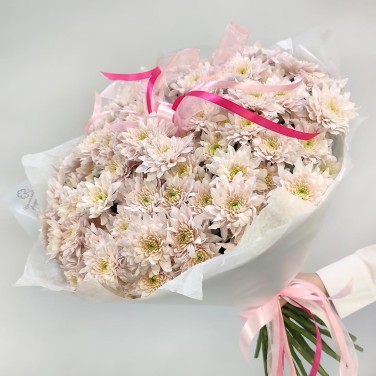 Кремовый туман букет из 25 хризантем