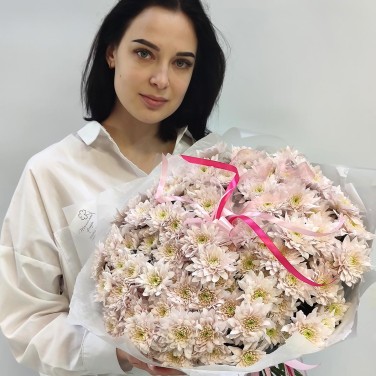 Кремовый туман букет из 25 хризантем
