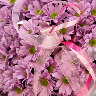 Розовая карусель букет из 15 хризантем