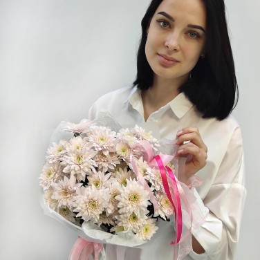 Кремовый туман букет из 5 хризантем