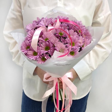 Розовая карусель букет из 5 хризантем