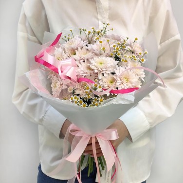 Ласковый букет из кремовых хризантем