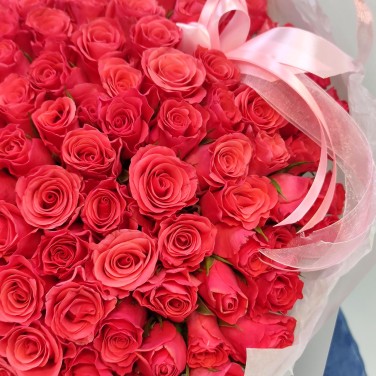 Розовый подарок букет из 151 розы