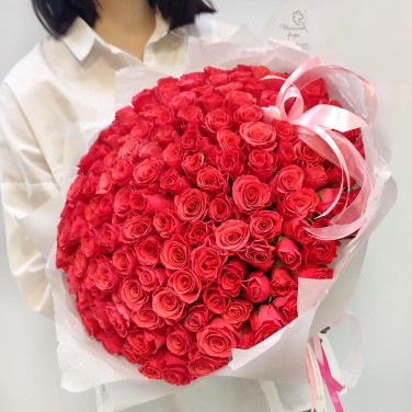 Розовый подарок букет из 151 розы