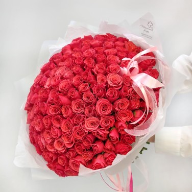 Розовый подарок букет из 151 розы