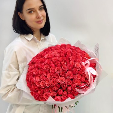 Розовый подарок букет из 151 розы