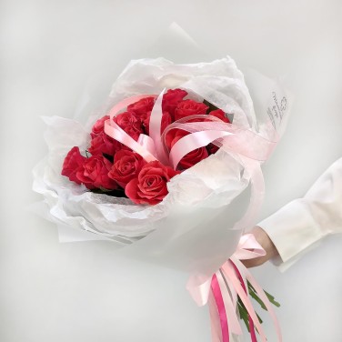 Розовый подарок букет из 15 роз