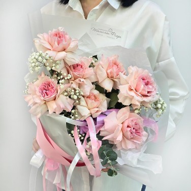 Сладкий миг букет розовых пионовидных роз