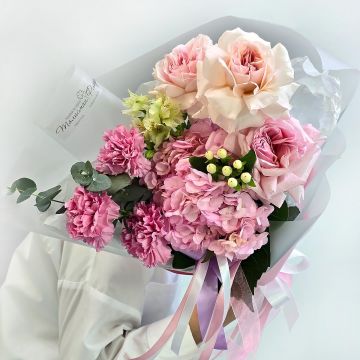 Розовость блаженства букет пионовидных роз с ароматом