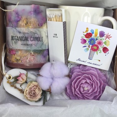 Набор подарочный с интерьерной свечой и ароматными саше