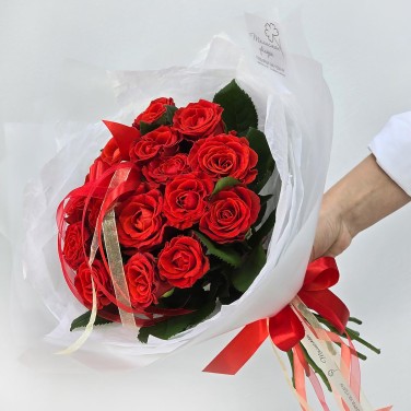 Алые вечера букет из 15 роз