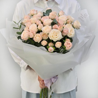 Букет из 15 кремовой пионовидной кустовой розы