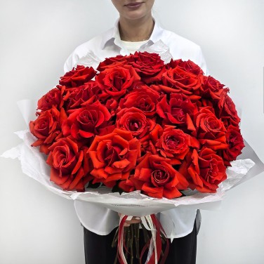 Эффектный огненный букет французских роз