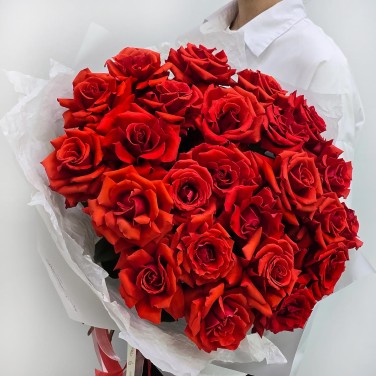 Эффектный огненный букет французских роз