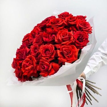 Эффектный огненный букет французских роз