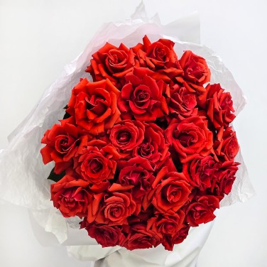 Эффектный огненный букет французских роз